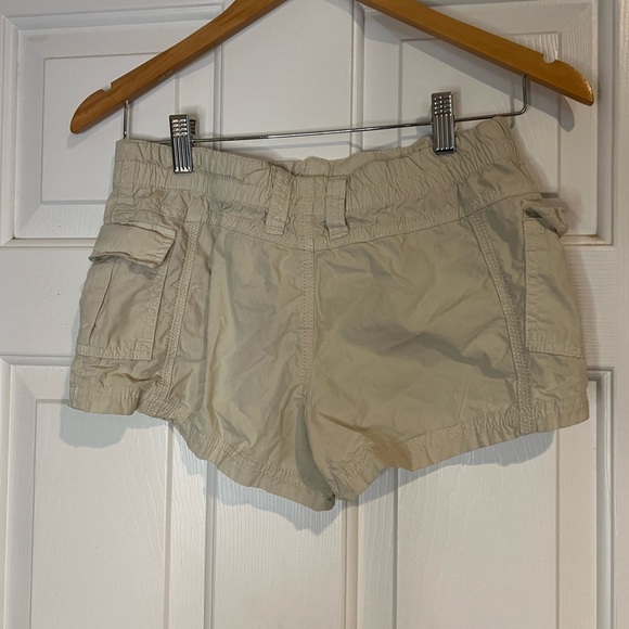 BDG Urban Outfitters Women's Tan Cargo Shorts - Picture 4 of 4